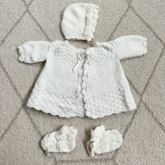 Vintage Hand-Crocheted Baby Set With Bonnet & Booties Pink Embroidered Flowers S - Picture 1 of 9